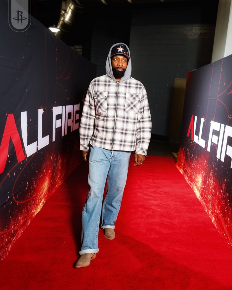 开云官网登录入口-火箭众将红毯秀：格子衫成最爱 申京毛衣贵妇风 海王牛仔硬汉